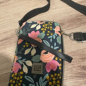 👀BUNDLE AND SAVE🥳 Floral Crossbody Bag - Black and Pink